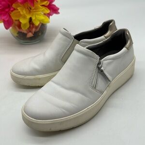 Clarks Collection White Leather Sneakers with Rose Gold Accent Size 7 SNK6483H